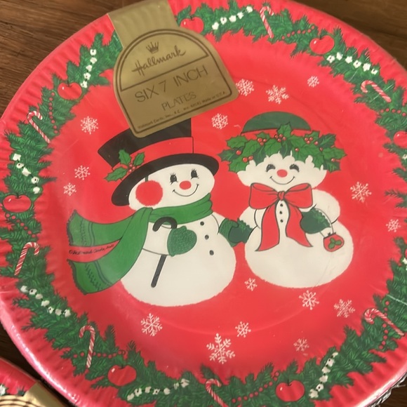 VTG Christmas Small Dessert Paper Plates Snowman Holly Red Green Hallmark NOS - Picture 2 of 5